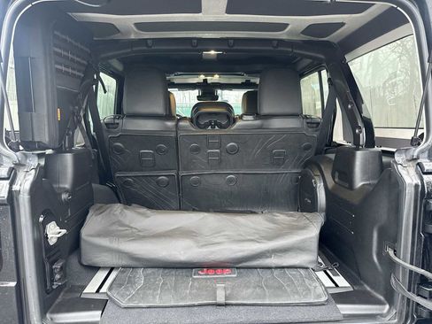 Used 2021 Jeep Wrangler Unlimited Rubicon image 32