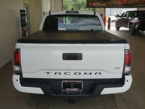 Used 2023 Toyota Tacoma TRD Sport w/ TRD Premium Sport Package AWD/4WD image 17