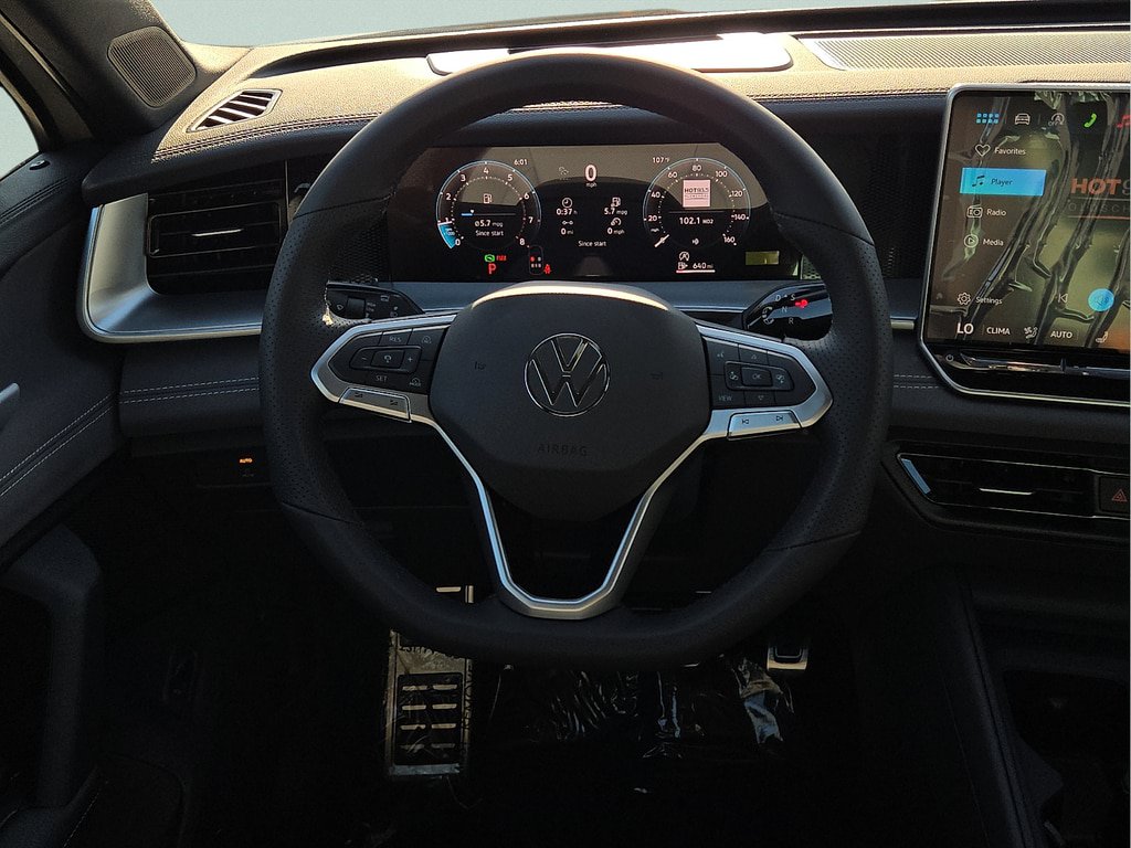New 2026 Volkswagen Tiguan SE R-Line FWD image 13