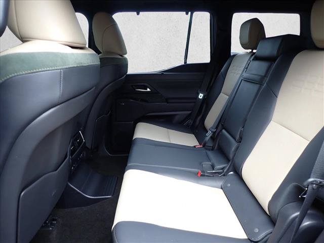 Used 2025 Lexus GX 550 AWD/4WD image 8