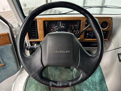 Used 1992 Chevrolet G20 RWD image 25