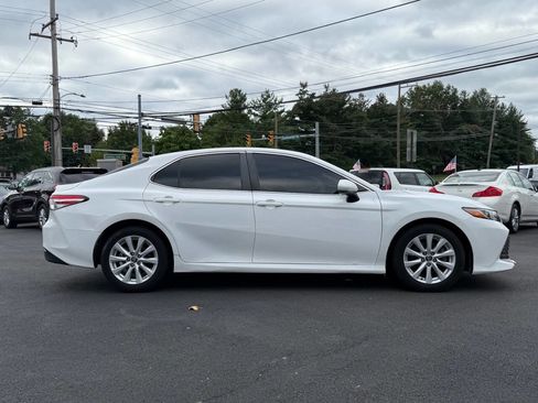 Used 2018 Toyota Camry L image 6