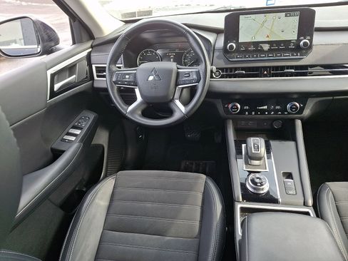 Used 2024 Mitsubishi Outlander SE image 10