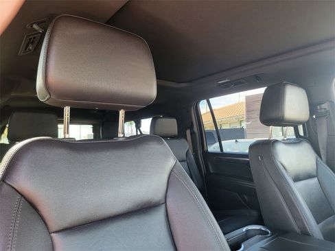 Used 2025 Chevrolet Suburban LT w/ Comfort Package image 22
