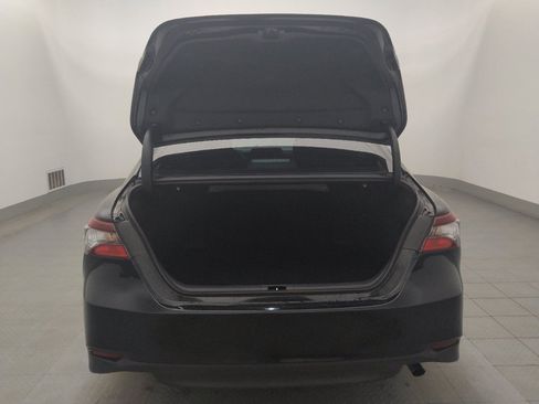 Used 2021 Toyota Camry LE image 29