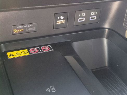 Used 2025 Toyota Camry SE image 22