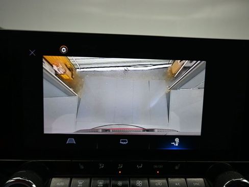 Used 2023 Chevrolet Colorado LT w/ LT Convenience Package II image 18