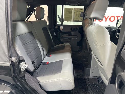 Used 2010 Jeep Wrangler Unlimited Sahara image 15