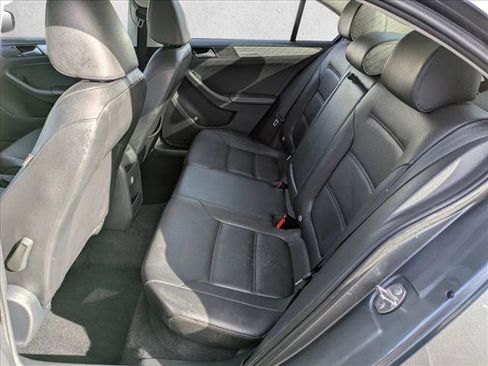 Used 2017 Volkswagen Jetta SE image 19