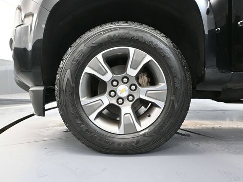 Used 2020 Chevrolet Colorado Z71 AWD/4WD image 17