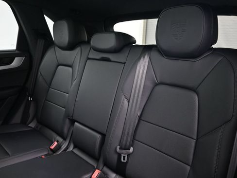 Used 2026 Porsche Cayenne AWD/4WD image 6
