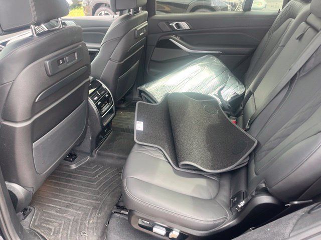 Used 2022 BMW X7 M50i w/ Dynamic Handling Package AWD/4WD image 12