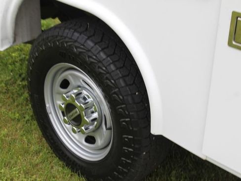 Used 2021 Ford F250 XL w/ Power Equipment Group AWD/4WD image 9