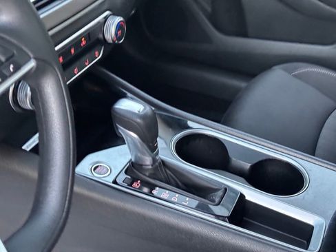 Used 2024 Nissan Altima 2.5 SV image 12