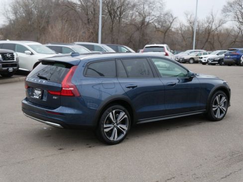 Certified 2025 Volvo V60 B5 Cross Country Plus image 7