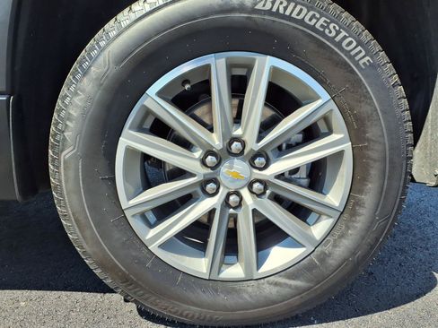 Used 2023 Chevrolet Traverse LT FWD image 39