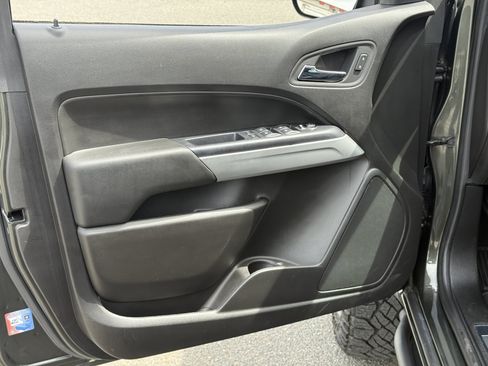 Used 2017 Chevrolet Colorado ZR2 AWD/4WD image 9