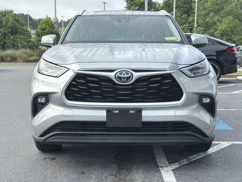 Used 2023 Toyota Highlander XLE AWD/4WD image 8