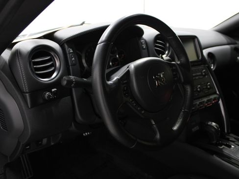 Used 2016 Nissan GT-R Premium AWD/4WD image 13