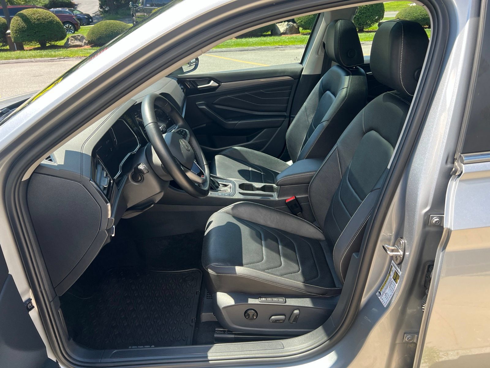 Used 2024 Volkswagen Jetta SEL FWD image 18