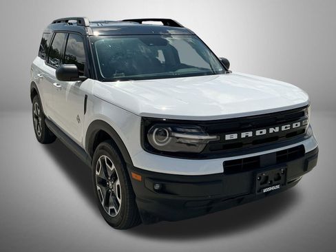 Used 2024 Ford Bronco Sport Outer Banks w/ Tech Package AWD/4WD image 2