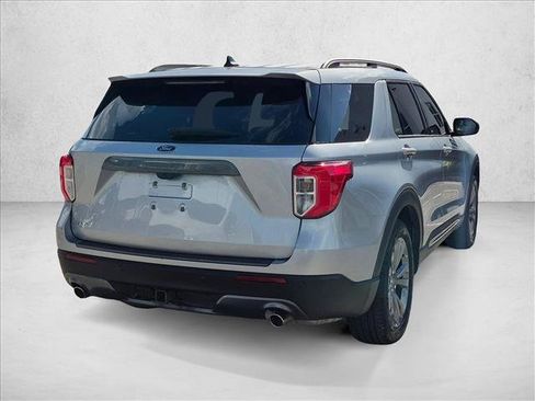 Used 2023 Ford Explorer XLT w/ Equipment Group 202A RWD image 5