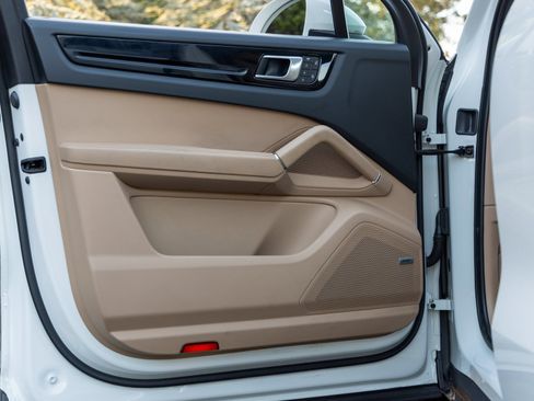 Certified 2023 Porsche Cayenne S image 20