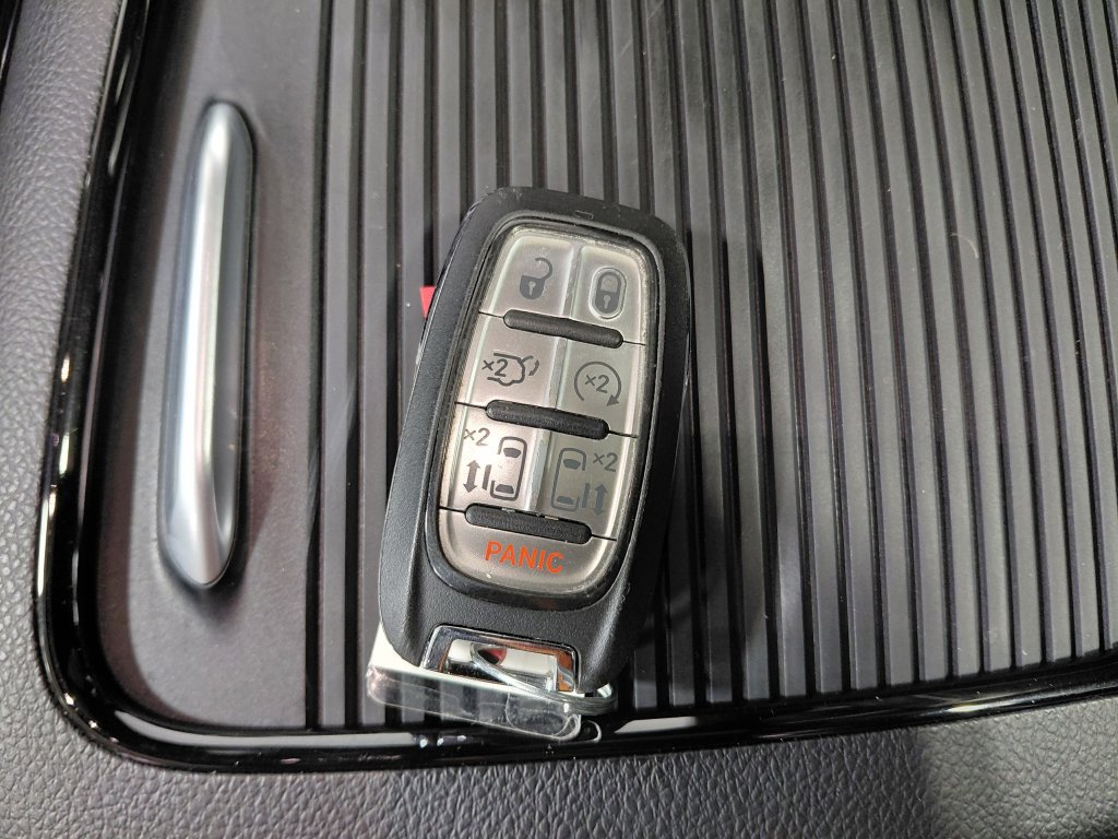 Certified 2026 Chrysler Pacifica Limited w/ S Appearance Package FWD image 15