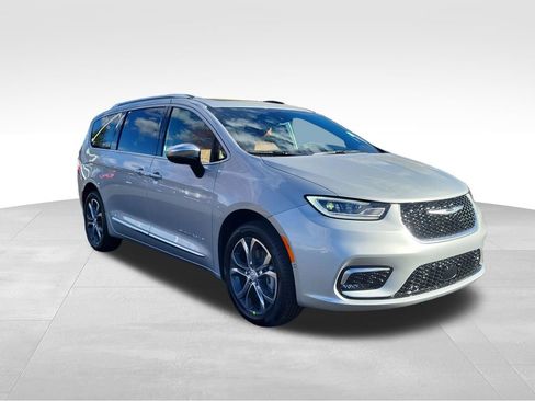 New 2026 Chrysler Pacifica Pinnacle w/ Trailer Tow Group image 3