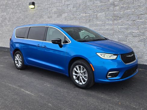 New 2026 Chrysler Pacifica Select AWD/4WD image 7