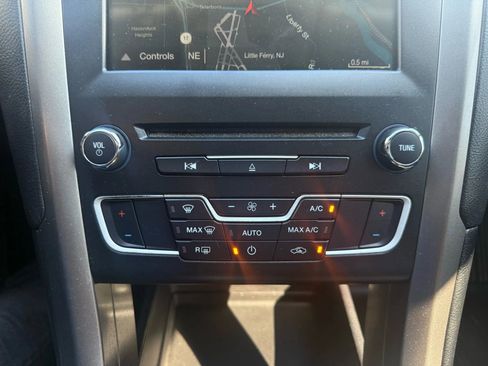 Used 2018 Ford Fusion SE w/ Fusion SE Technology Package image 21