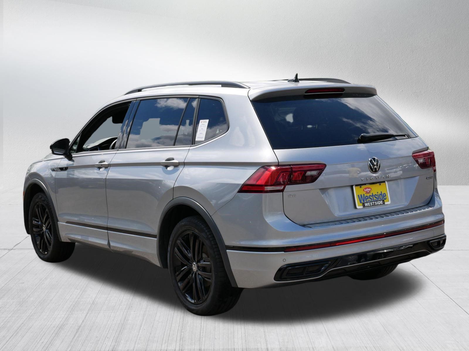 Certified 2022 Volkswagen Tiguan SE R-Line AWD/4WD image 6