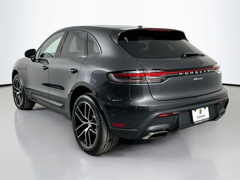 Certified 2025 Porsche Macan image 3