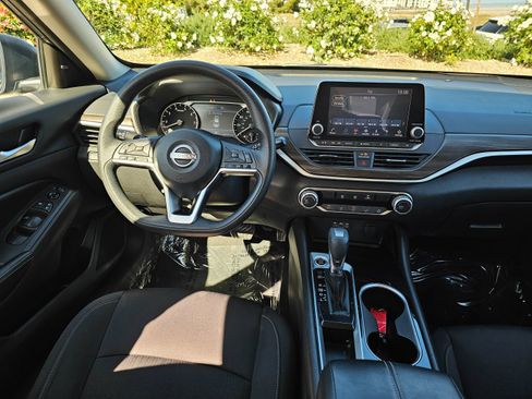 Used 2024 Nissan Altima 2.5 SV image 21