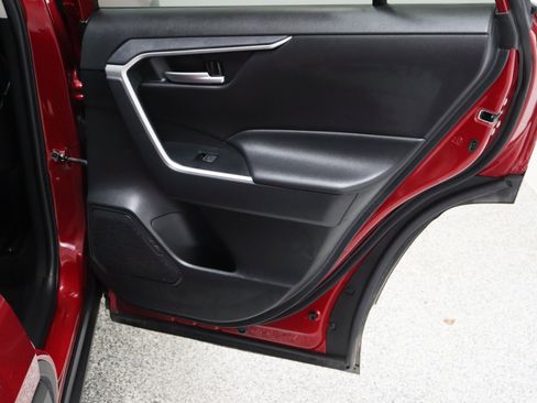 Certified 2025 Toyota RAV4 XLE FWD image 32