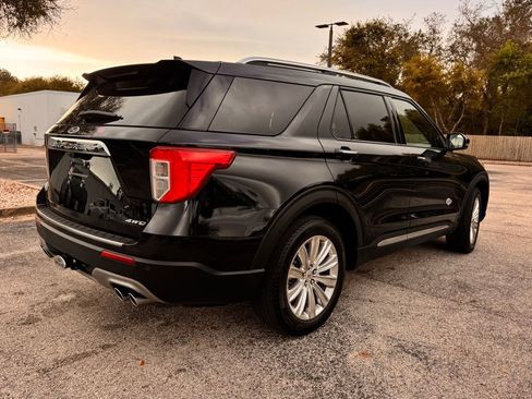 Used 2021 Ford Explorer King Ranch w/ Premium Technology Package image 7