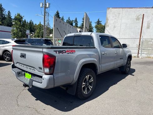 Used 2019 Toyota Tacoma TRD Sport w/ Technology Package AWD/4WD image 3