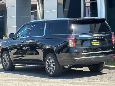 Used 2024 Chevrolet Suburban LT w/ LT Signature Plus Package RWD image 6