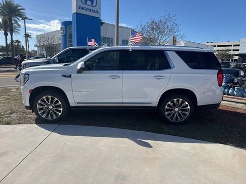 Used 2021 GMC Yukon Denali w/ Denali Premium Package image 5