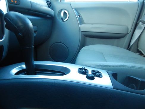 Used 2005 Jeep Liberty Limited image 40