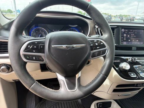 Used 2023 Chrysler Voyager LX image 12