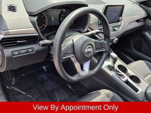 Used 2025 Nissan Altima 2.5 SV FWD image 15