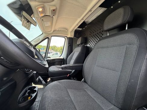 Used 2025 RAM ProMaster 2500 w/ U-Haul Equipment Group FWD image 19