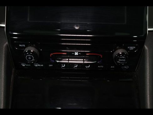 Used 2024 Jeep Grand Cherokee Laredo AWD/4WD image 25