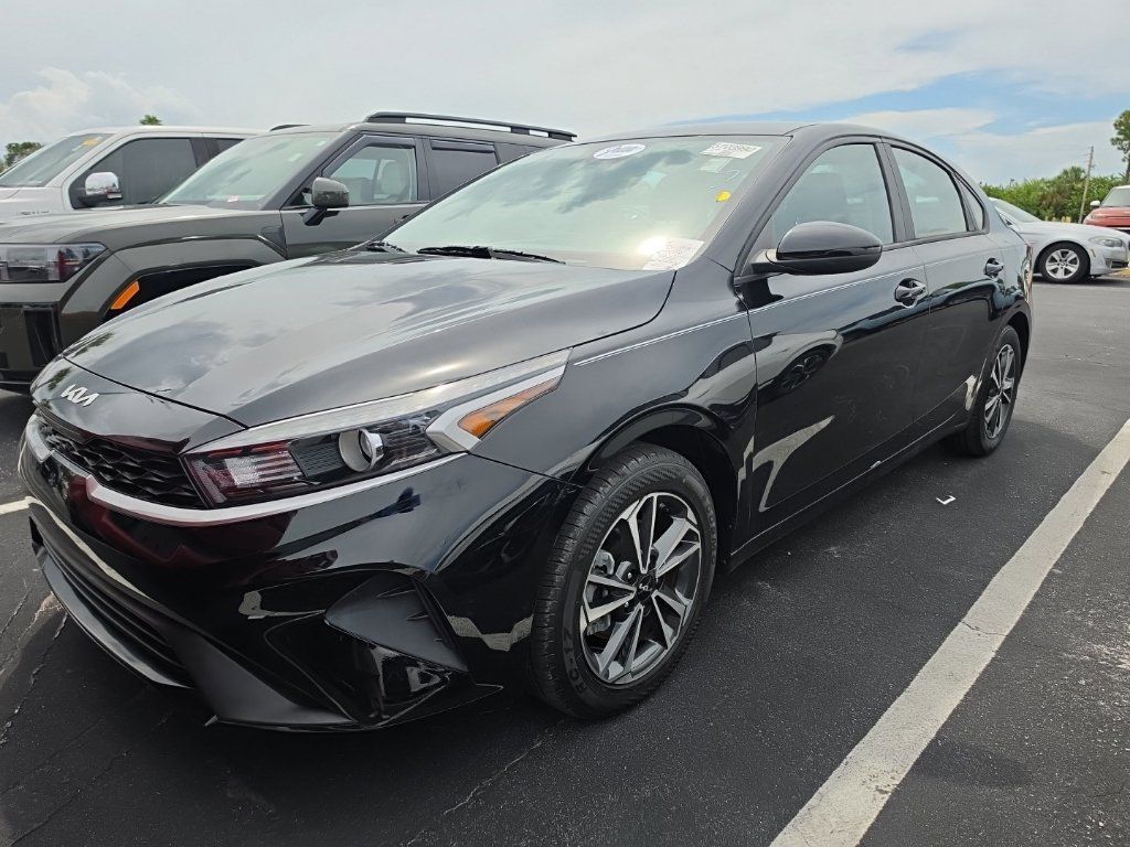 Certified 2024 Kia Forte LXS FWD image 6