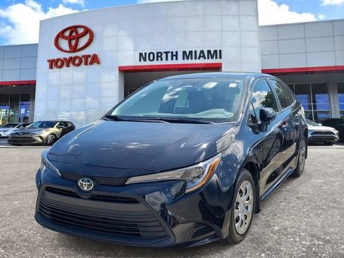 Used 2025 Toyota Corolla LE image 2