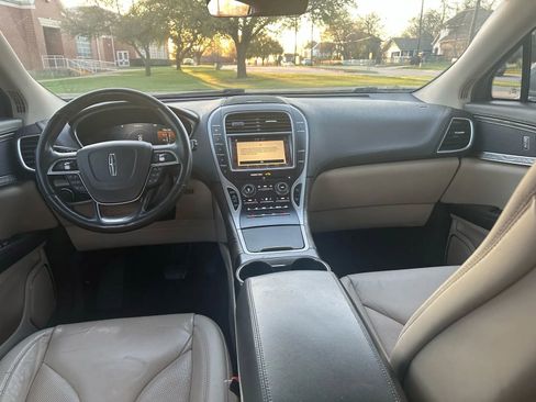 Used 2019 Lincoln Nautilus Select image 21