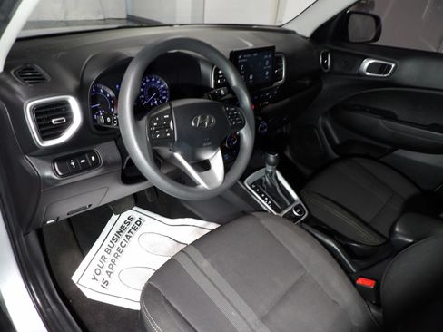 Used 2020 Hyundai Venue SEL FWD image 8
