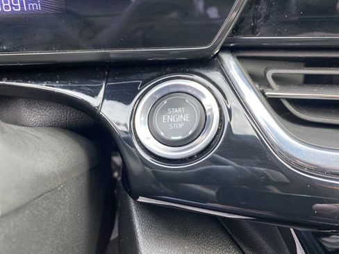 Used 2024 Chevrolet Trax ACTIV w/ Sunroof Package image 16