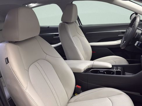 Certified 2025 Hyundai Sonata Limited FWD image 18